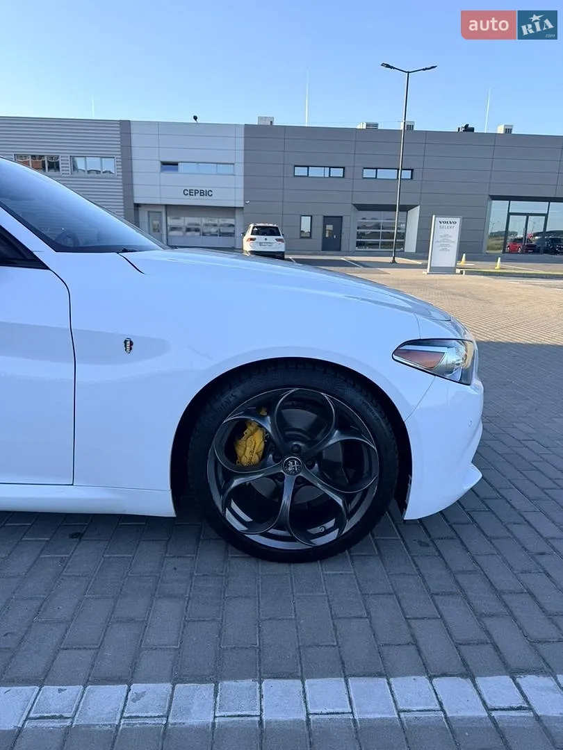 2017 Alfa Romeo Giulia - мініатюра 5
