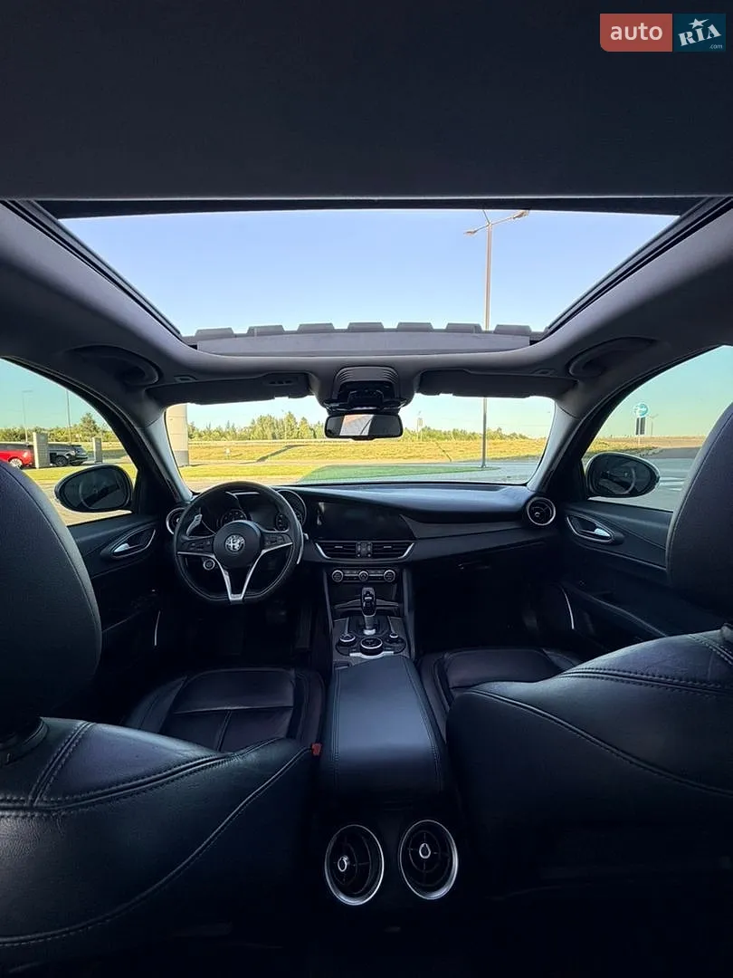 2017 Alfa Romeo Giulia - мініатюра 11