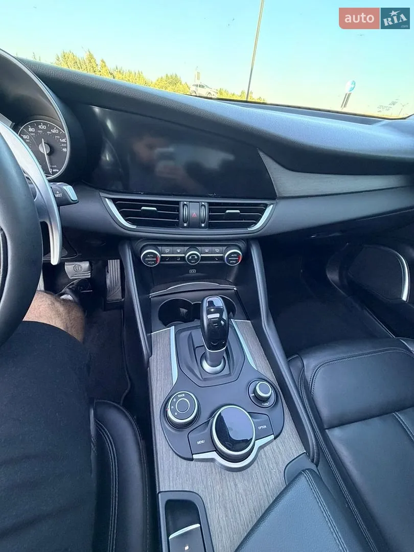 2017 Alfa Romeo Giulia - мініатюра 14