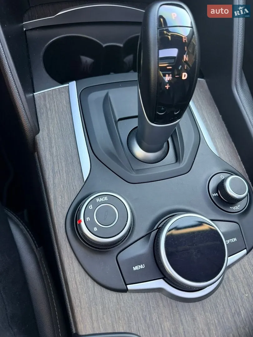 2017 Alfa Romeo Giulia - мініатюра 19