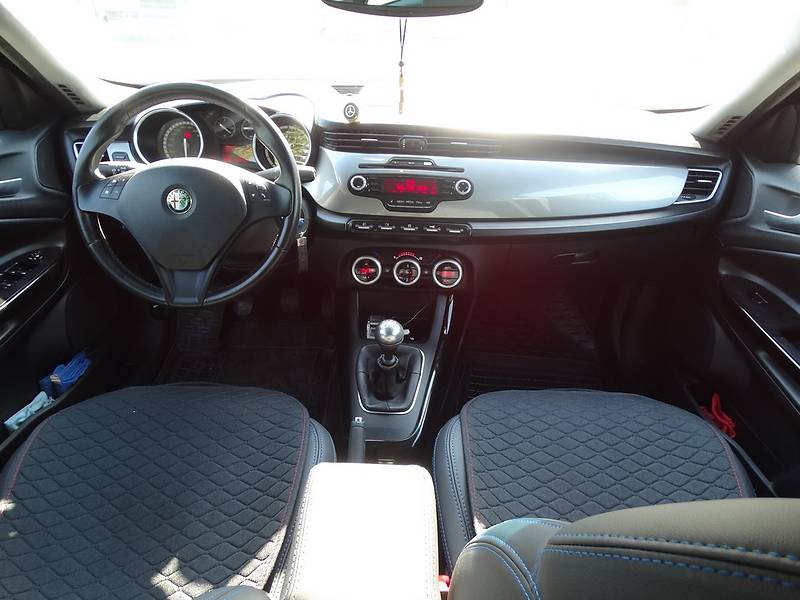 Хетчбек Alfa Romeo Giulietta 2012 в Дніпрі