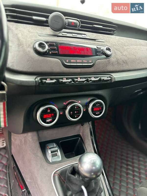 Хэтчбек Alfa Romeo Giulietta 2010 в Стрые