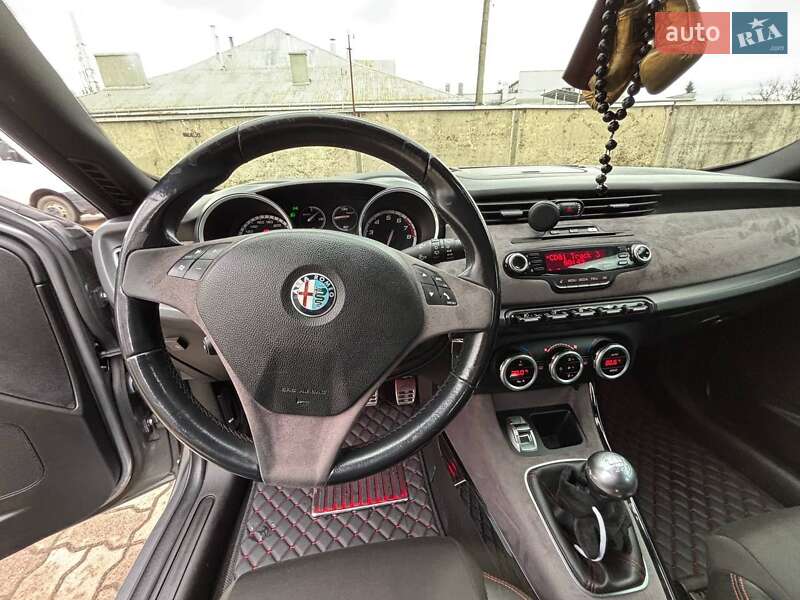 Хэтчбек Alfa Romeo Giulietta 2010 в Стрые