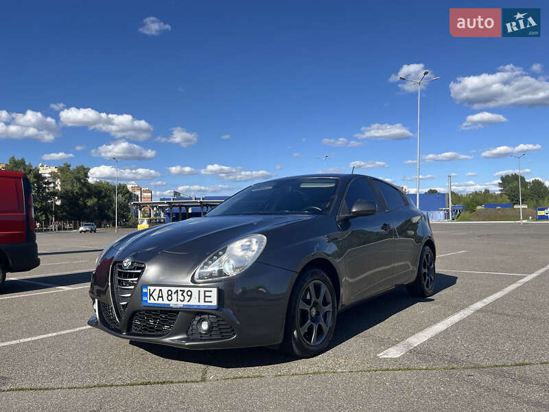 Хэтчбек Alfa Romeo Giulietta 2012 в 