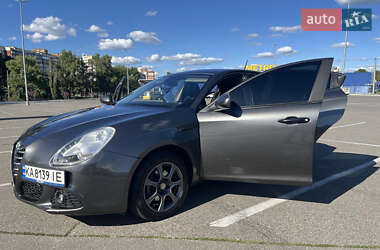 Хэтчбек Alfa Romeo Giulietta 2012 в 