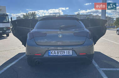 Хэтчбек Alfa Romeo Giulietta 2012 в 