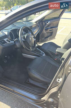Хэтчбек Alfa Romeo Giulietta 2012 в 