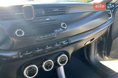 Хэтчбек Alfa Romeo Giulietta 2012 в 
