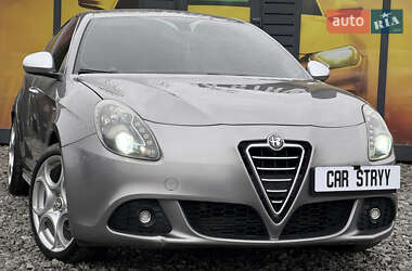 Хэтчбек Alfa Romeo Giulietta 2010 в 