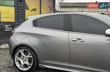 Хэтчбек Alfa Romeo Giulietta 2010 в 