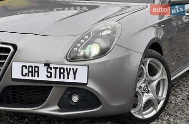 Хэтчбек Alfa Romeo Giulietta 2010 в 
