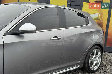 Хэтчбек Alfa Romeo Giulietta 2010 в 