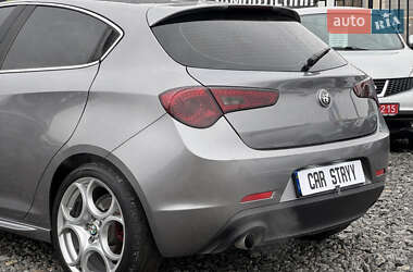 Хэтчбек Alfa Romeo Giulietta 2010 в 