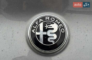 Хэтчбек Alfa Romeo Giulietta 2010 в 