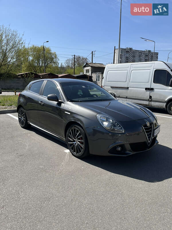 Хэтчбек Alfa Romeo Giulietta 2015 в Киеве