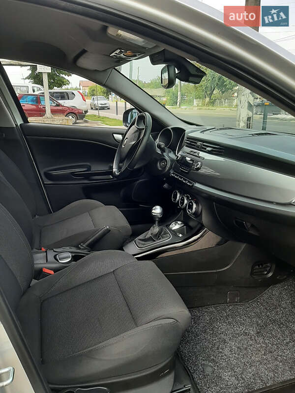 Хетчбек Alfa Romeo Giulietta 2011 в Івано-Франківську фото 10 Хетчбек Alfa Romeo Giulietta 2011 в Івано-Франківську