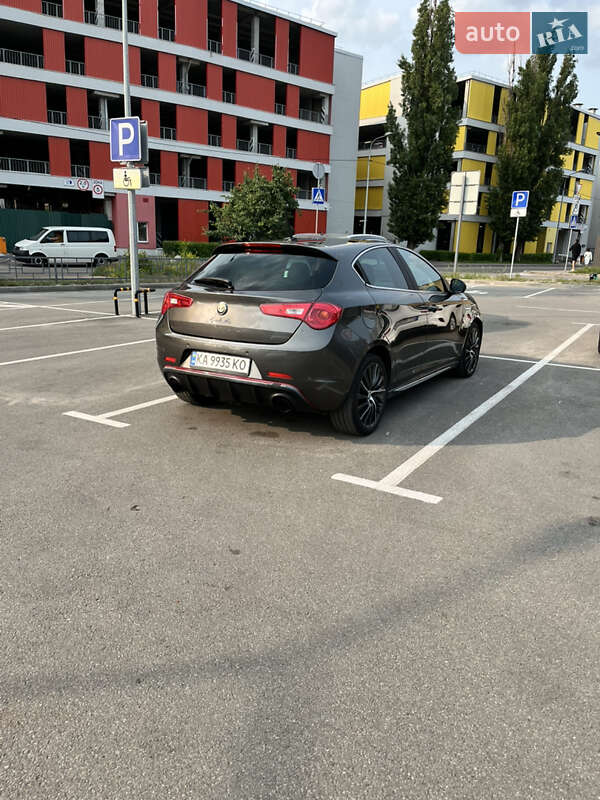 Хэтчбек Alfa Romeo Giulietta 2015 в Киеве