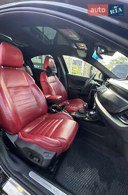 Хэтчбек Alfa Romeo Giulietta 2013 в 