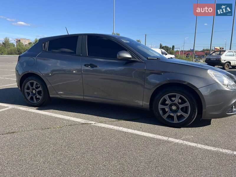 Хетчбек Alfa Romeo Giulietta 2012 в Києві фото 7 Хетчбек Alfa Romeo Giulietta 2012 в Києві