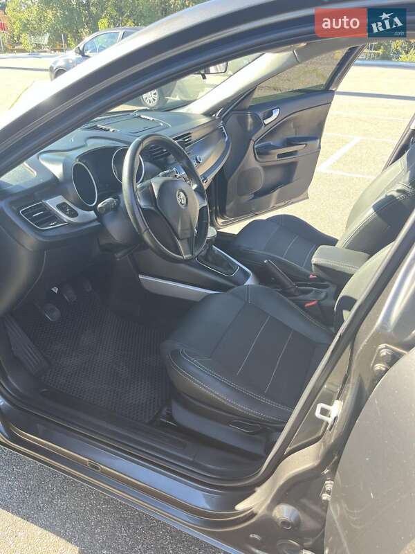 Хетчбек Alfa Romeo Giulietta 2012 в Києві фото 11 Хетчбек Alfa Romeo Giulietta 2012 в Києві