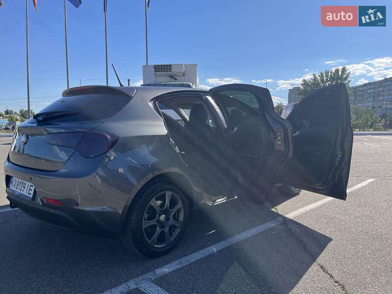 Хетчбек Alfa Romeo Giulietta 2012 в Києві фото 25 Хетчбек Alfa Romeo Giulietta 2012 в Києві