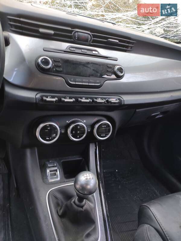 Хэтчбек Alfa Romeo Giulietta 2010 в Ровно фото 19 Хэтчбек Alfa Romeo Giulietta 2010 в Ровно