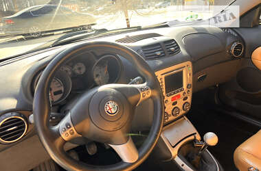 Купе Alfa Romeo GT 2004 в Буче