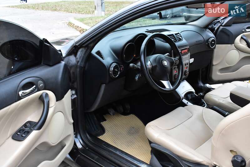 Купе Alfa Romeo GT 2005 в Киеве фото 14 Купе Alfa Romeo GT 2005 в Киеве