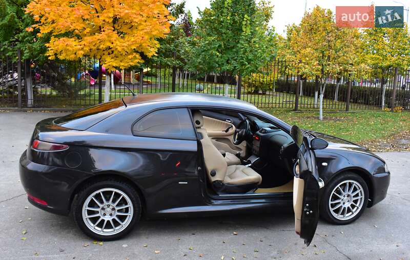 Купе Alfa Romeo GT 2005 в Киеве фото 19 Купе Alfa Romeo GT 2005 в Киеве