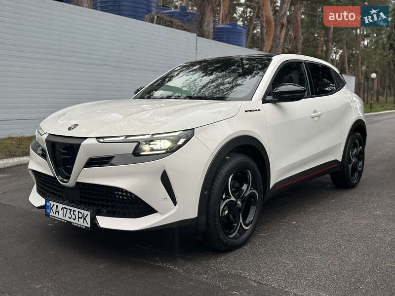 Внедорожник / Кроссовер Alfa Romeo Junior 2025 в Киеве