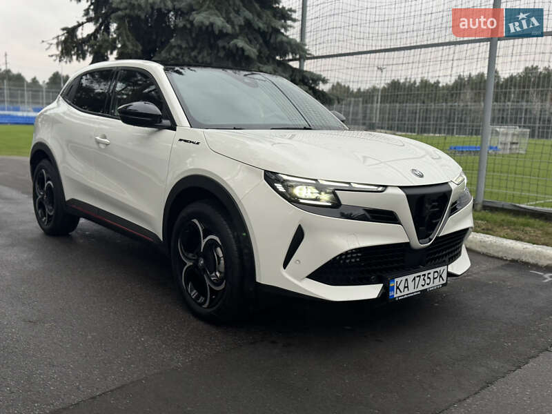 Внедорожник / Кроссовер Alfa Romeo Junior 2025 в Киеве