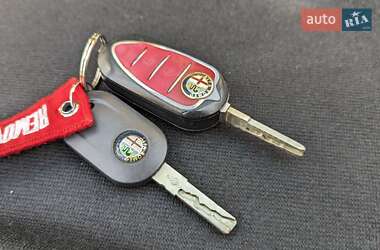 Хэтчбек Alfa Romeo MiTo 2012 в 