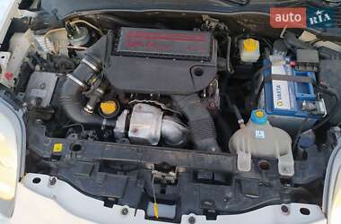 Хэтчбек Alfa Romeo MiTo 2011 в 