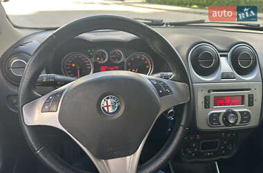 Хетчбек Alfa Romeo MiTo 2012 в 