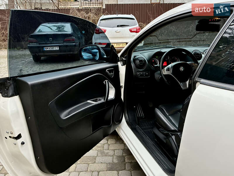 Хэтчбек Alfa Romeo MiTo 2011 в Киеве