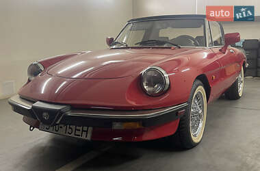 Кабриолет Alfa Romeo Spider 1987 в 