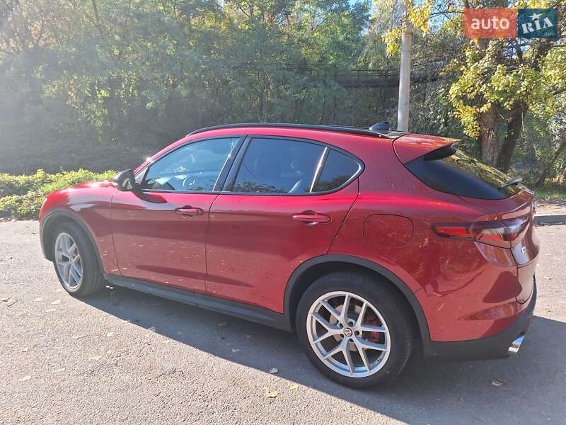 Позашляховик / Кросовер Alfa Romeo Stelvio 2017 в Чернівцях