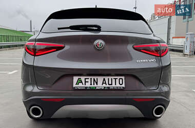 Позашляховик / Кросовер Alfa Romeo Stelvio 2021 в 