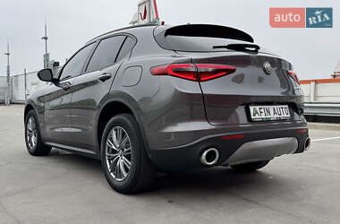 Позашляховик / Кросовер Alfa Romeo Stelvio 2021 в 