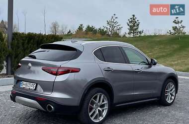 Позашляховик / Кросовер Alfa Romeo Stelvio 2018 в 