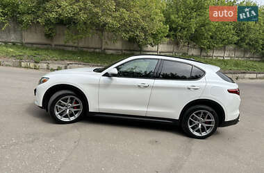 Позашляховик / Кросовер Alfa Romeo Stelvio 2017 в 