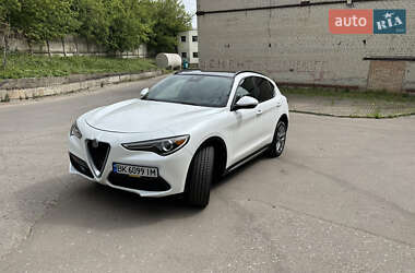 Позашляховик / Кросовер Alfa Romeo Stelvio 2017 в 