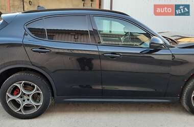 Позашляховик / Кросовер Alfa Romeo Stelvio 2017 в 