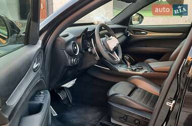 Позашляховик / Кросовер Alfa Romeo Stelvio 2017 в 
