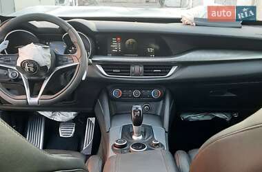 Позашляховик / Кросовер Alfa Romeo Stelvio 2017 в 