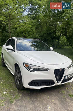 Позашляховик / Кросовер Alfa Romeo Stelvio 2021 в 