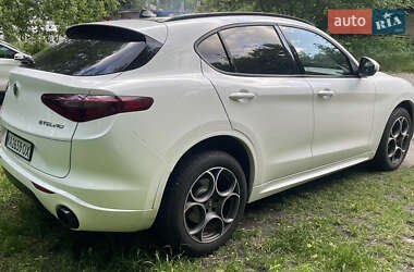 Позашляховик / Кросовер Alfa Romeo Stelvio 2021 в 