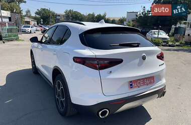 Позашляховик / Кросовер Alfa Romeo Stelvio 2017 в 