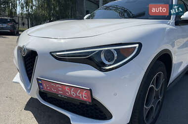Позашляховик / Кросовер Alfa Romeo Stelvio 2017 в 