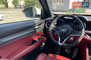 Позашляховик / Кросовер Alfa Romeo Stelvio 2017 в 